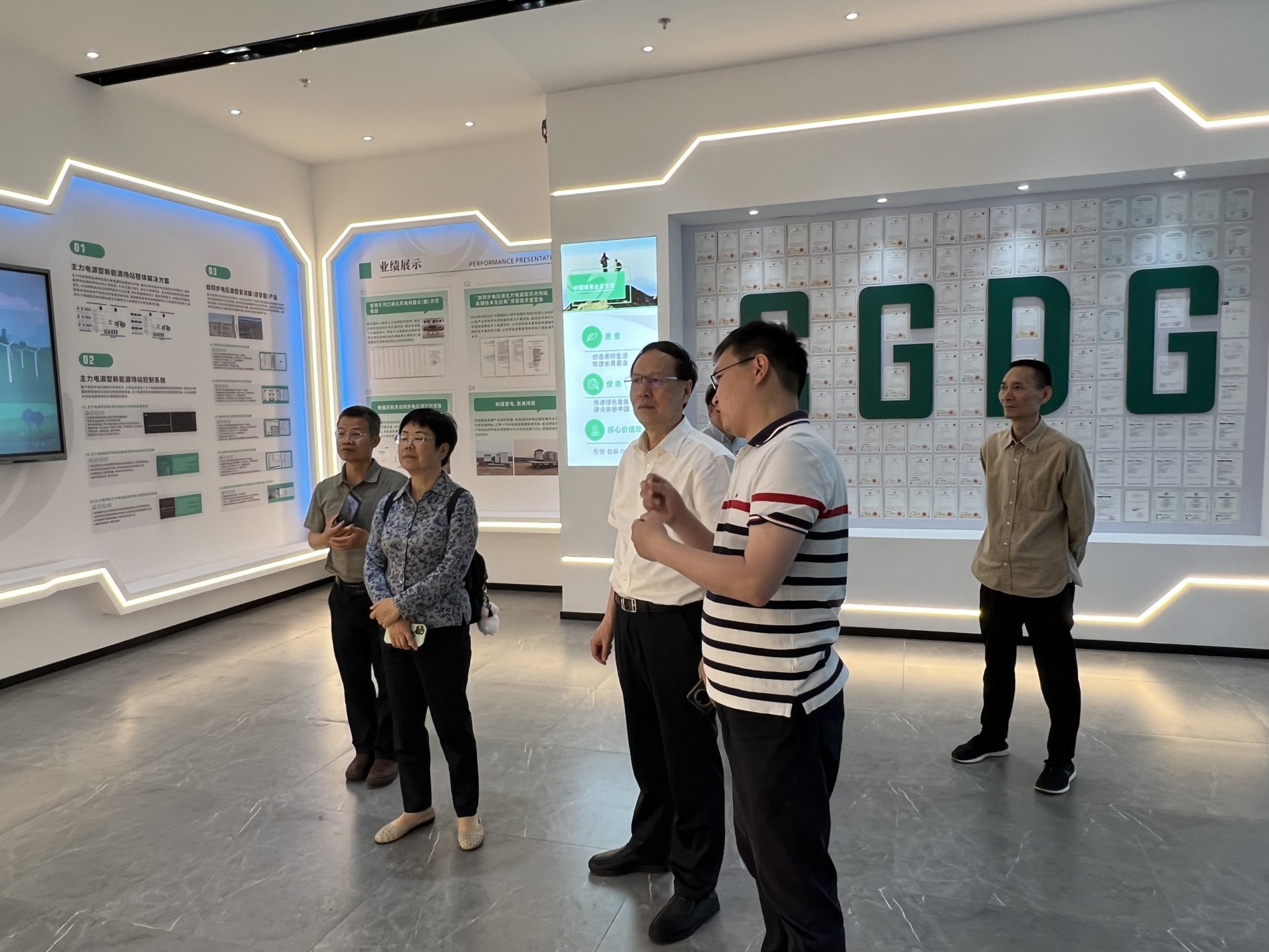 湖北省政府参事赴上海调研高校科技成果转化与科技中介服务